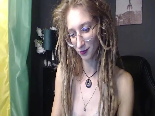Live sex webcam photo for KINKYkeira #255620794