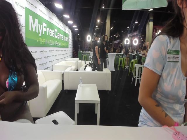 Live sex webcam photo for Selerah #254655035