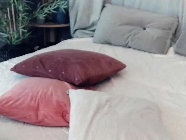 Live sex webcam photo for SoniaWalker #255133366