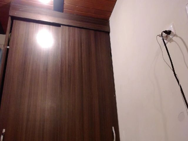 Live sex webcam photo for LaraSmiith_ #257943421