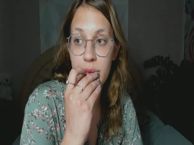 Live sex webcam photo for CuteMonica_ #255684472