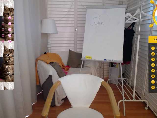 Live sex webcam photo for TastyPussya #245526397