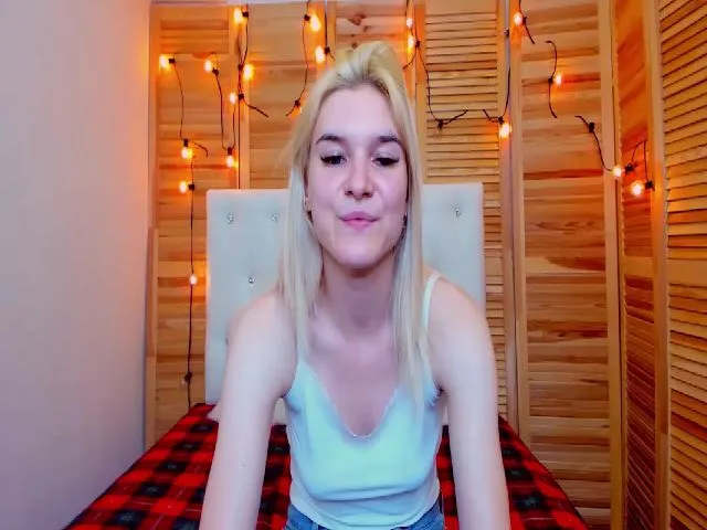 Live sex webcam photo for MarliTes #256690801
