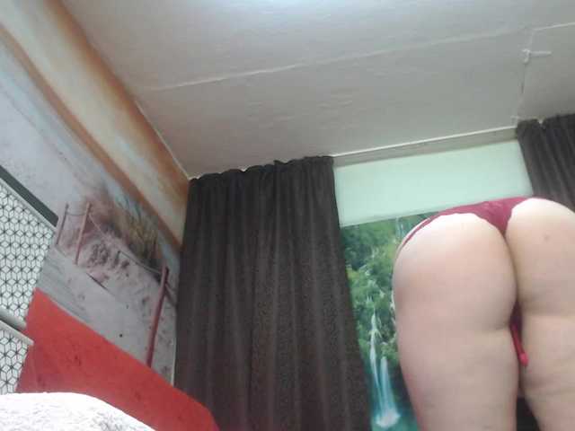 Live sex webcam photo for emmasquirt69 #241270707