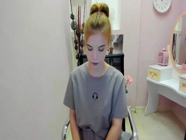 Live sex webcam photo for VeronicaRangy #264534723