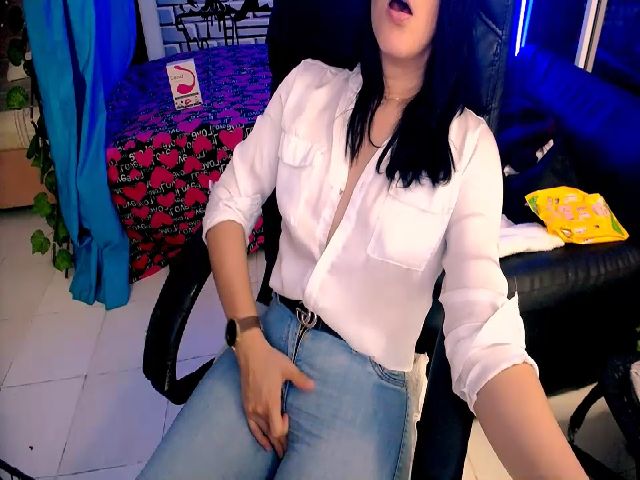 Live sex webcam photo for Sashabreck #287860014