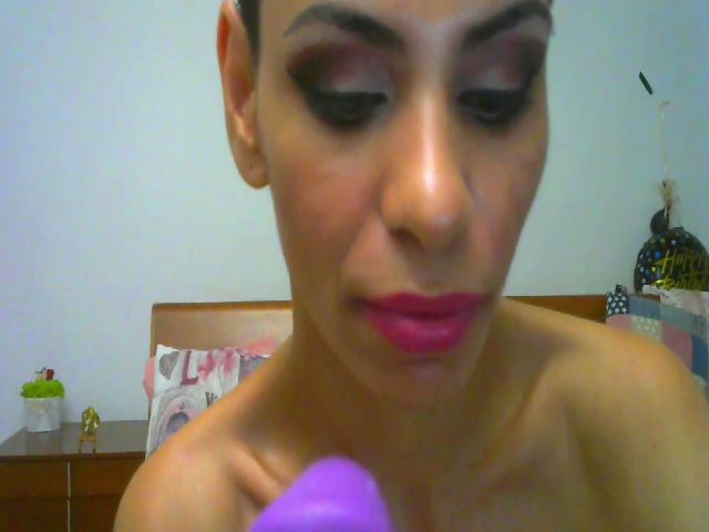 Live sex webcam photo for SONYABRUNETTE #255735721