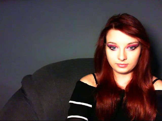 Live sex webcam photo for VirginLuna18 #261508597