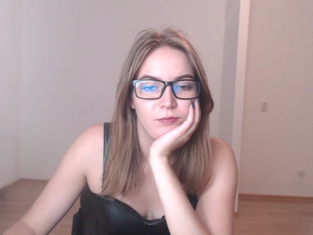 Live sex webcam photo for ALESSA_MOON #263222071