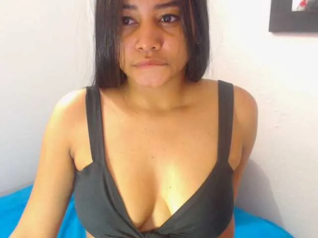 Live sex webcam photo for Morenitahotxx #252244303