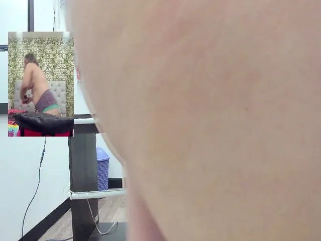 Live sex webcam photo for HilaryMoon #252783250