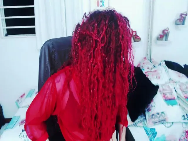 Live sex webcam photo for Twwiiggy #287851650