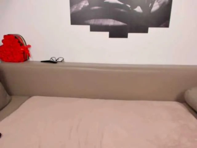 Live sex webcam photo for HOTbrunette69 #253505663