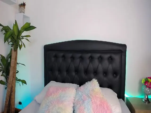 Live sex webcam photo for Mairerf #255130067