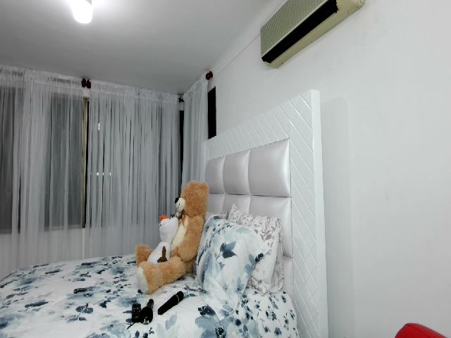 Live sex webcam photo for Einnyn_sweet #252674809