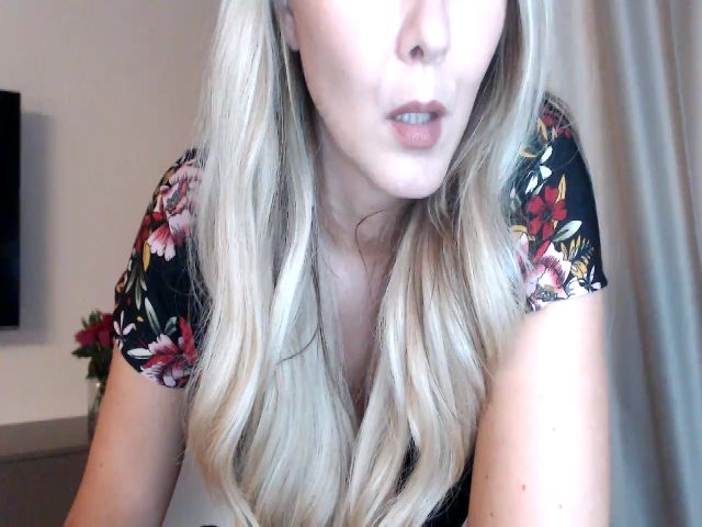 Live sex webcam photo for Mi_Ha #264903267