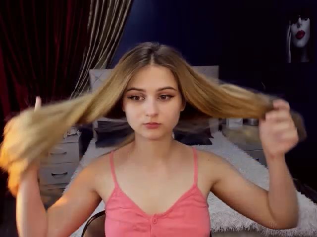 Live sex webcam photo for EllyGram #254640110