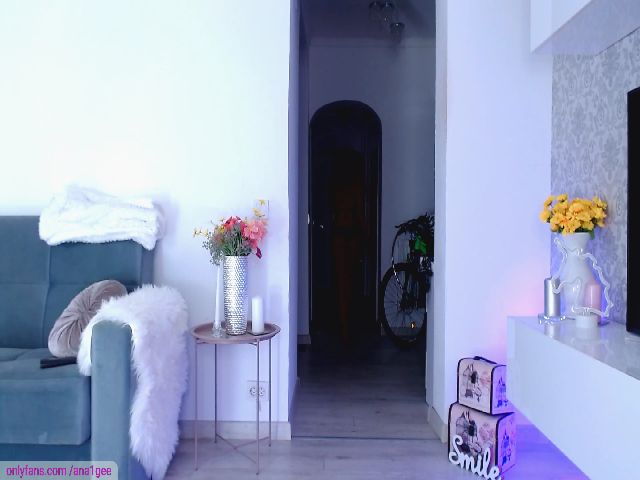 Live sex webcam photo for AnaGee #264581786