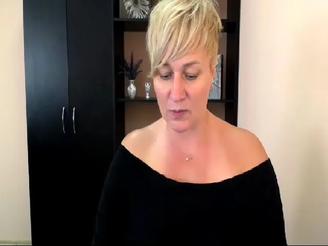 Live sex webcam photo for KailyMey #252845762