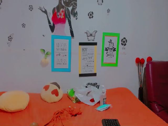 Live sex webcam photo for Emira2 #263177448