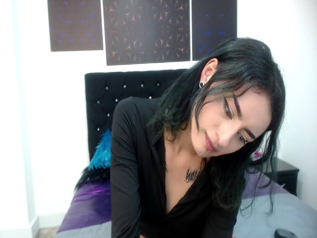 Live sex webcam photo for Violetdarkk #263425905