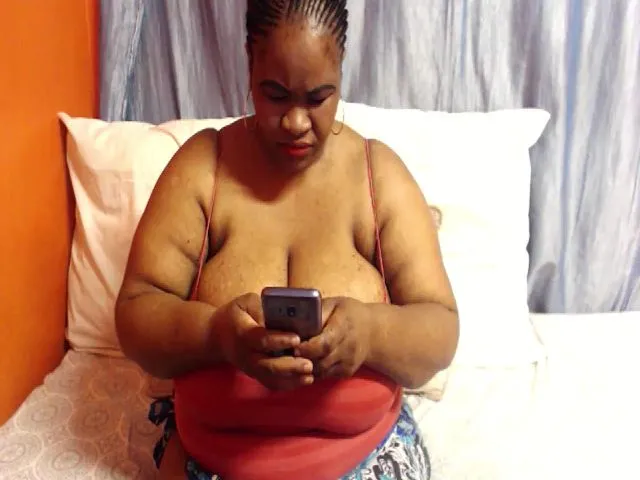 Live sex webcam photo for Sweetnozie #264829215