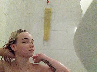 Live sex webcam photo for Ariel006 #240632856
