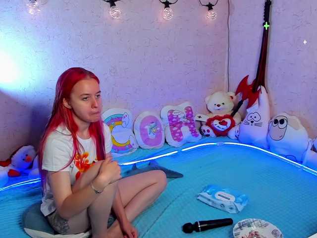 Live sex webcam photo for KiraLiLime #287990046