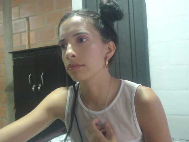 Live sex webcam photo for zoe-barnet #241378896