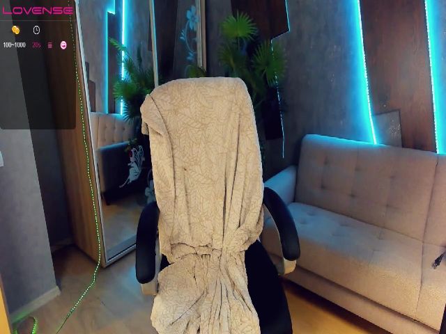 Live sex webcam photo for GabbyQueenn #254871348