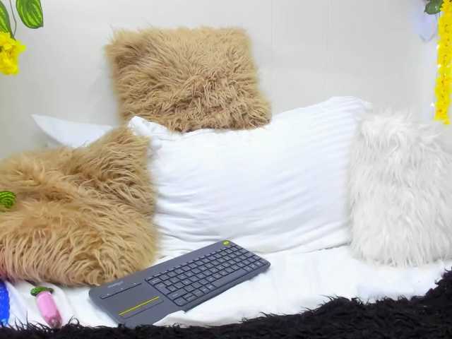 Live sex webcam photo for DANNAKLUM #247595476