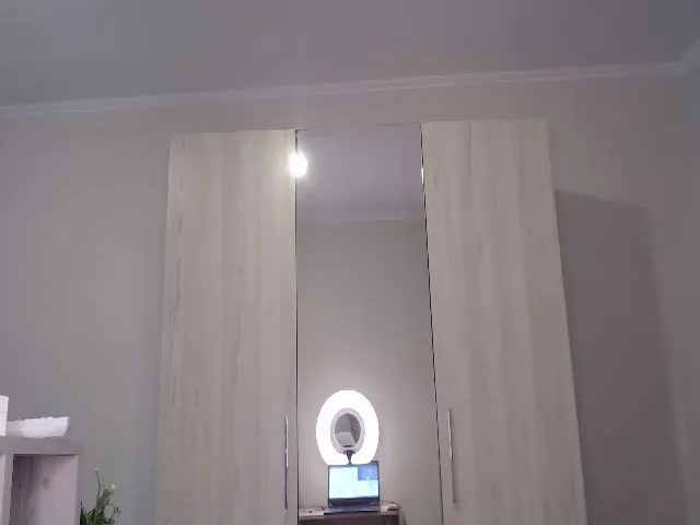 Live sex webcam photo for Woman_Insight #255840196