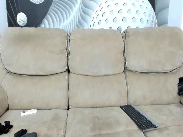 Live sex webcam photo for HaleySweet18 #259154725