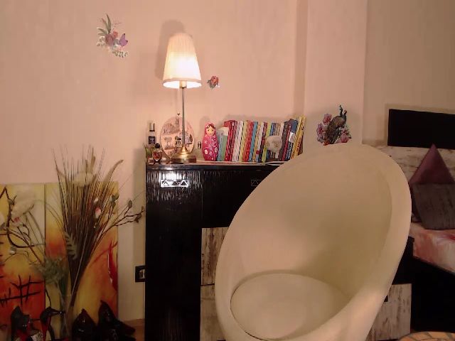 Live sex webcam photo for OzzyVal #263349261