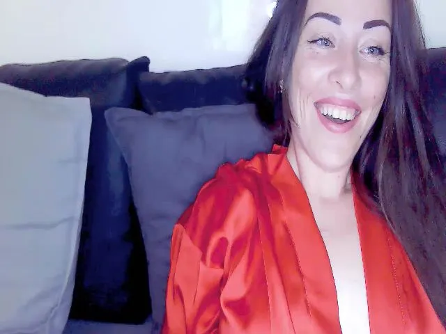 Live sex webcam photo for AngieBaby_77 #259307526