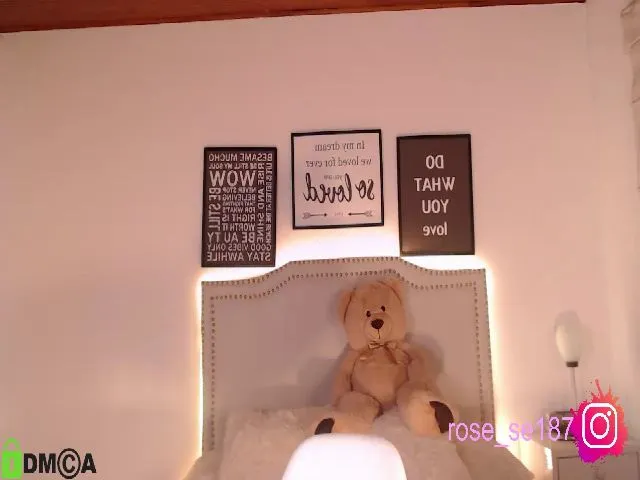 Live sex webcam photo for Rose_se #260341973