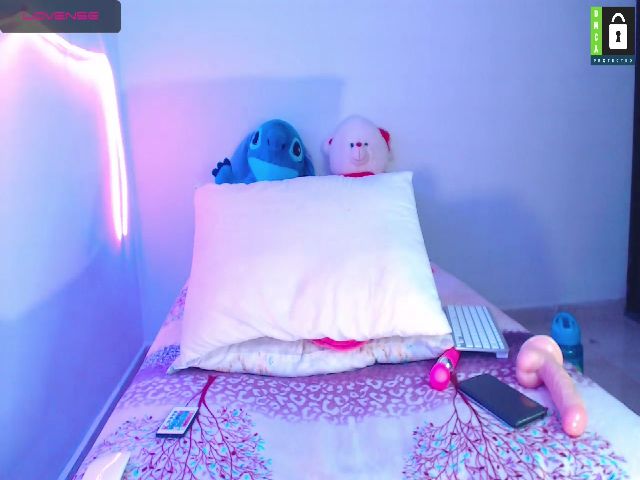 Live sex webcam photo for Ellen_martin1 #263956561