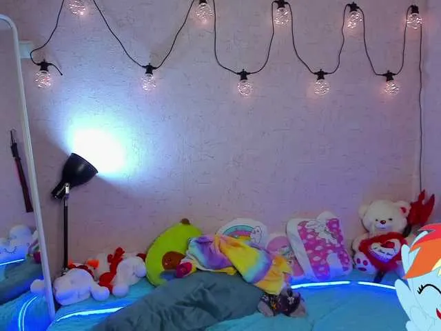 Live sex webcam photo for KiraLiLime #287989947