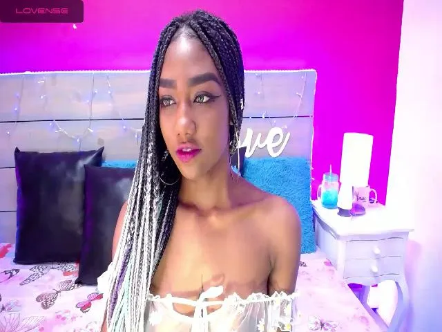 Live sex webcam photo for EmmySweett #256052375