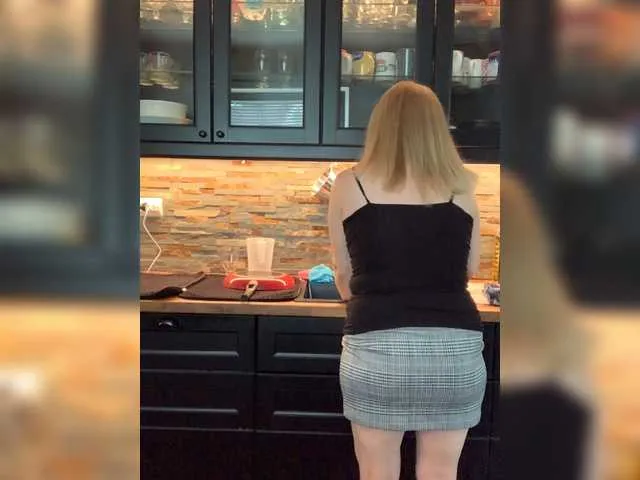 Live sex webcam photo for KristinaKesh #251102447