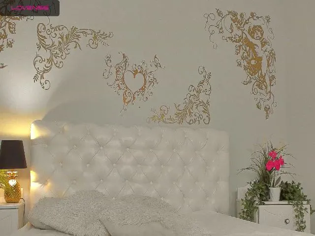 Live sex webcam photo for SugaryCandyX #254075192