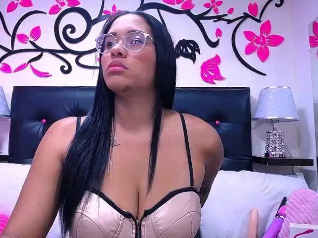 Live sex webcam photo for KimberlyKisss #241130947