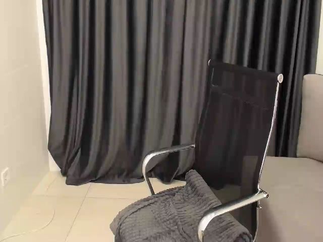 Live sex webcam photo for KellyKleine #253842808