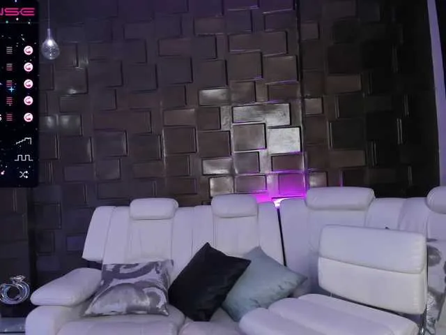 Live sex webcam photo for ErikaBenz #247792322