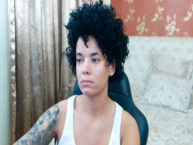 Live sex webcam photo for LaraAnne_ #256381307