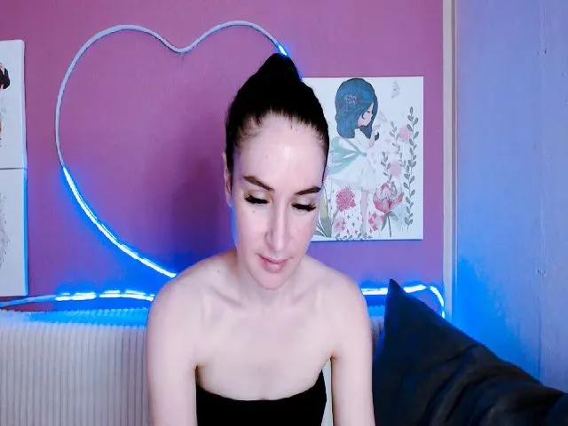 Live sex webcam photo for Lilly_Shine #252372816