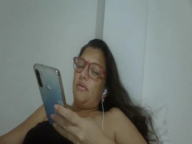 Live sex webcam photo for SweetLola01 #254672821