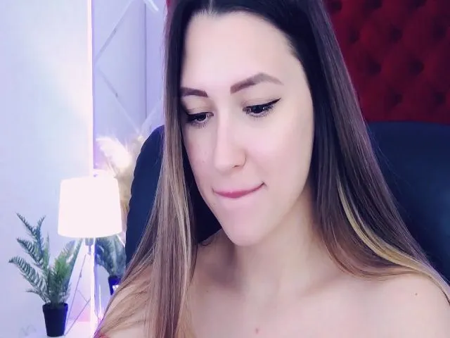 Live sex webcam photo for MillaLoves #261241414