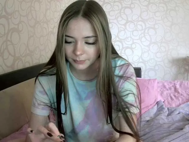 Live sex webcam photo for Roxanne2021 #241260508