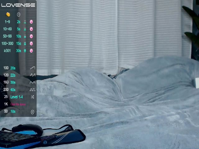 Live sex webcam photo for LittlePeach_ #262440007